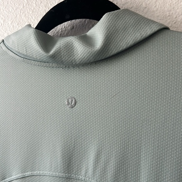 Lululemon Quick-Drying Short Sleeve Polo Shirt - Silver Blue - Size 10-12 - Picture 8 of 11